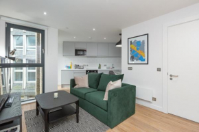 ALTIDO Brand NEW Studio Apartment with Castle View